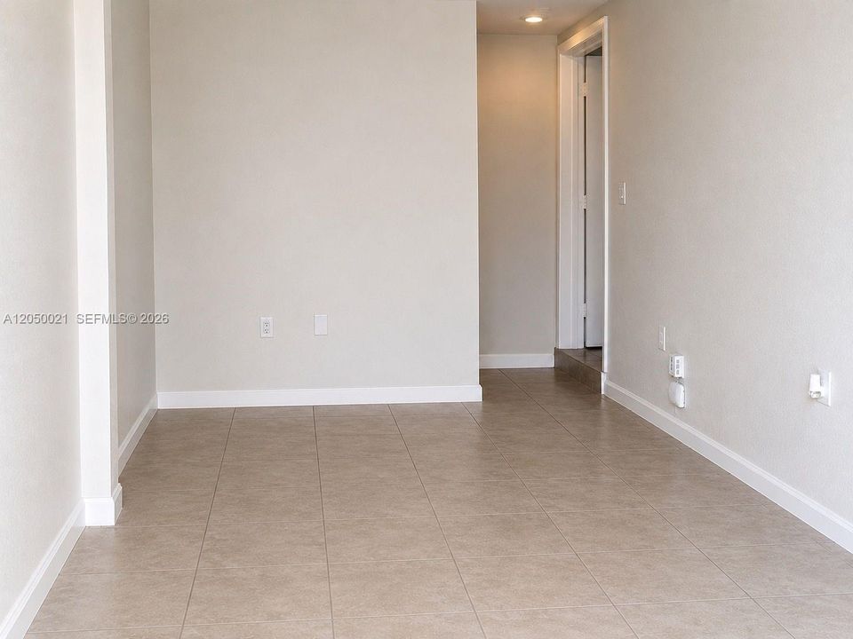 For Rent: $1,800 (1 beds, 1 baths, 600 Square Feet)