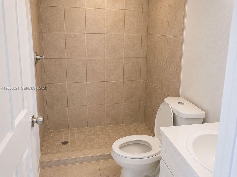 For Rent: $1,800 (1 beds, 1 baths, 600 Square Feet)
