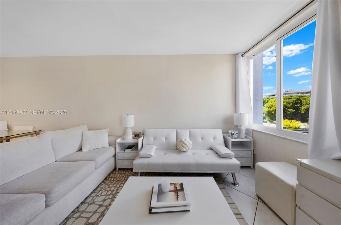 For Rent: $1,990 (1 beds, 1 baths, 710 Square Feet)