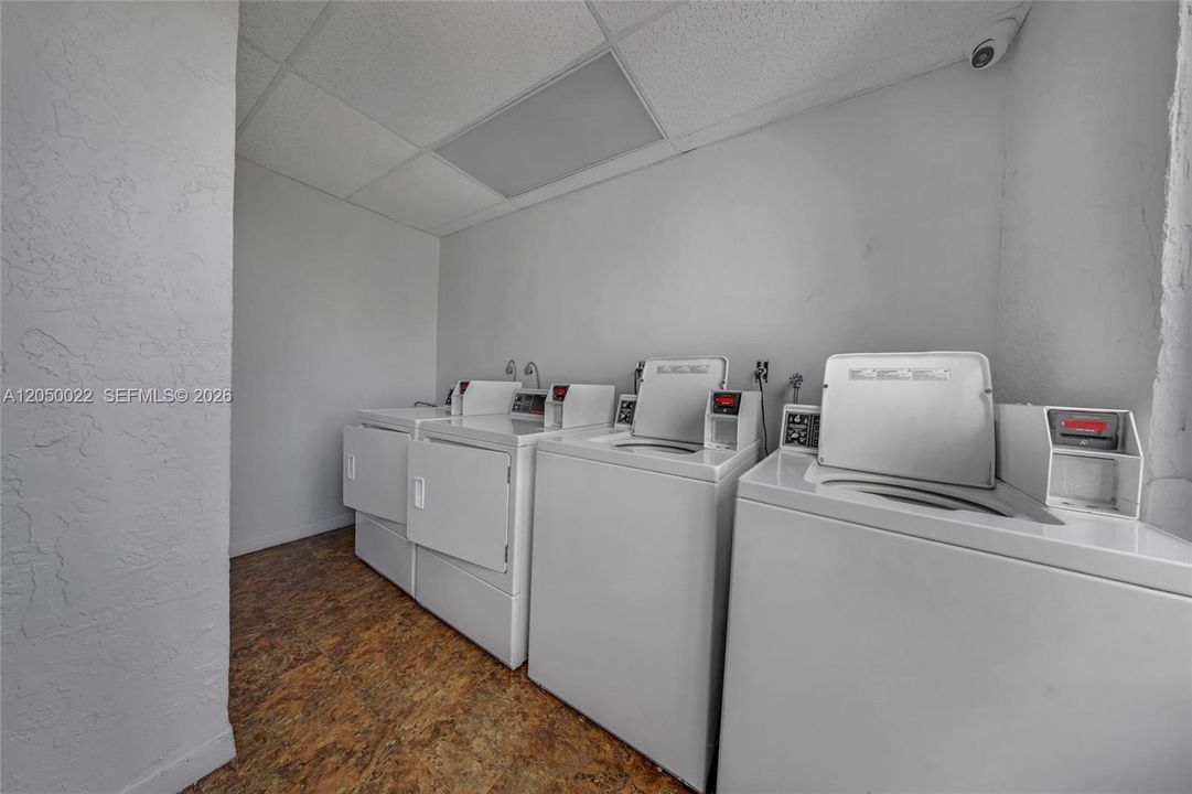 For Rent: $1,990 (1 beds, 1 baths, 710 Square Feet)