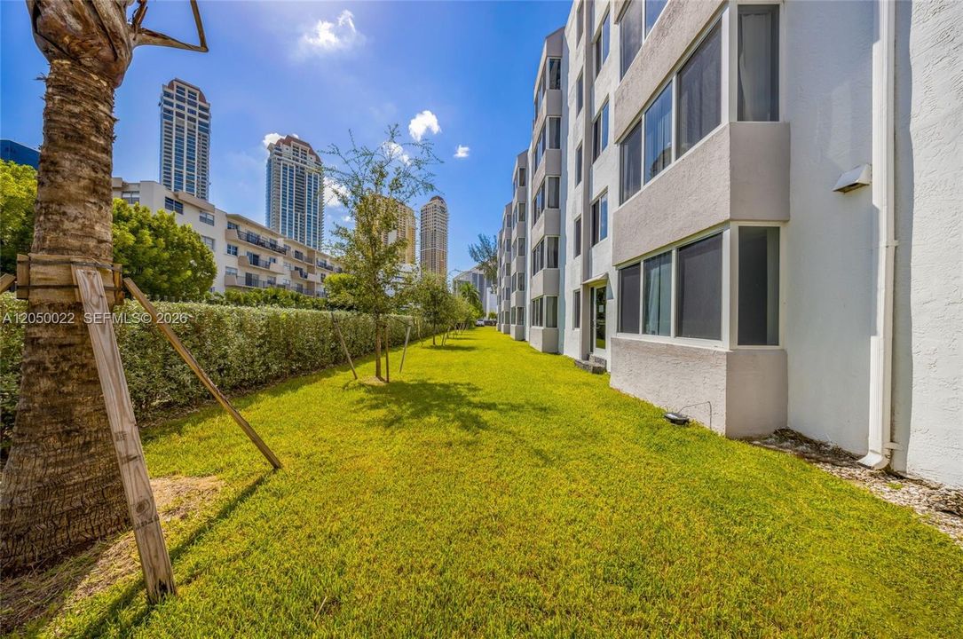 For Rent: $1,990 (1 beds, 1 baths, 710 Square Feet)