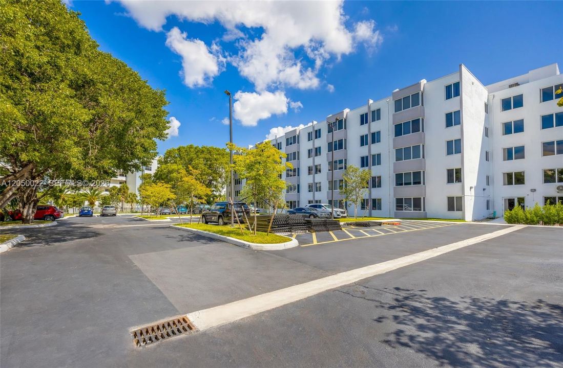 For Rent: $1,990 (1 beds, 1 baths, 710 Square Feet)