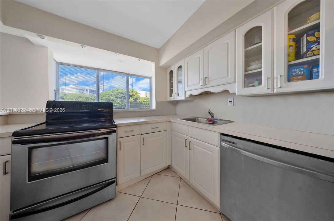 For Rent: $1,990 (1 beds, 1 baths, 710 Square Feet)