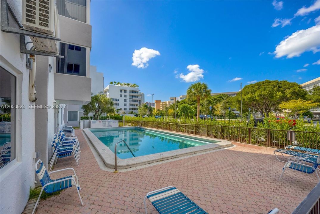 For Rent: $1,990 (1 beds, 1 baths, 710 Square Feet)