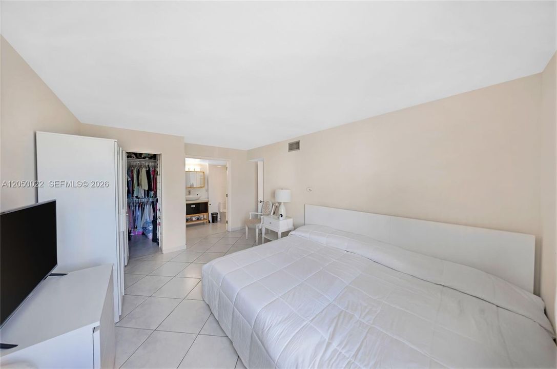 For Rent: $1,990 (1 beds, 1 baths, 710 Square Feet)