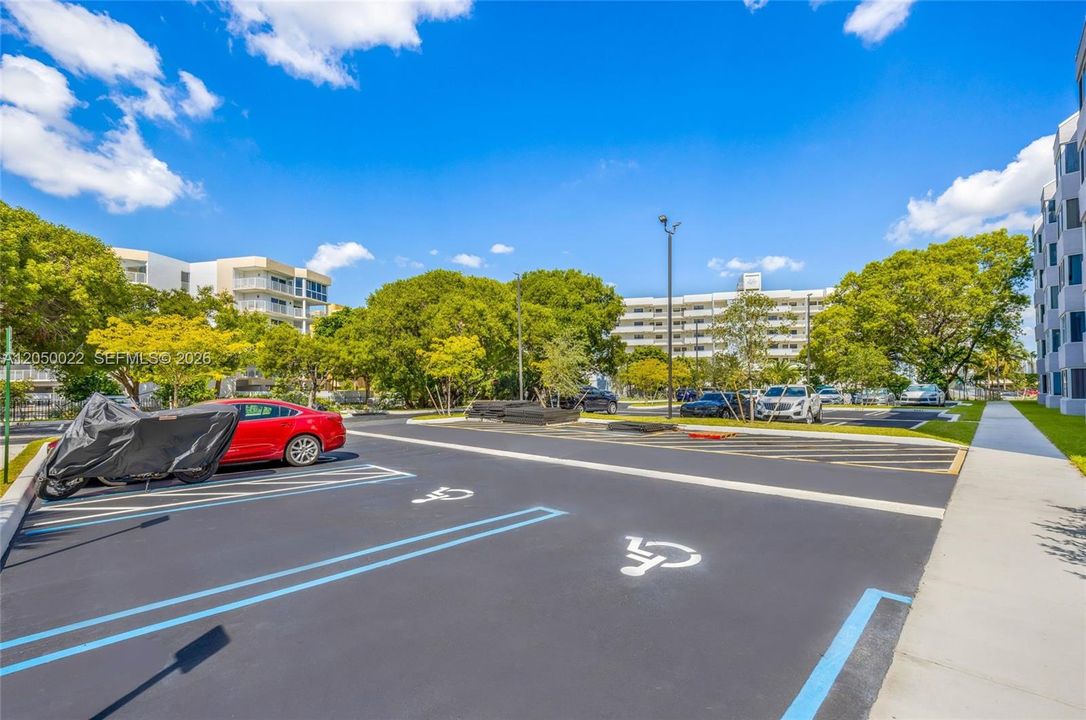 For Rent: $1,990 (1 beds, 1 baths, 710 Square Feet)