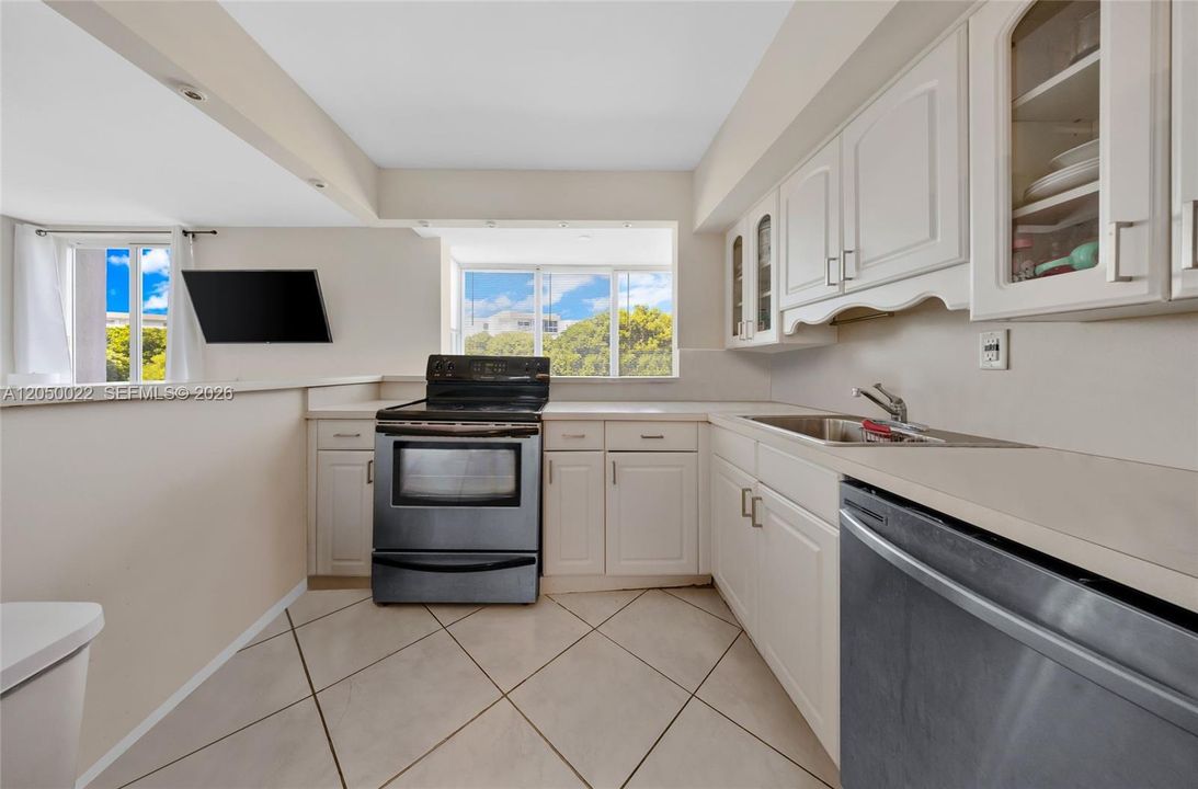 For Rent: $1,990 (1 beds, 1 baths, 710 Square Feet)