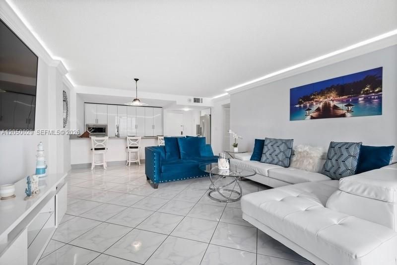 В аренду: $3,000 (2 спален, 2 ванн, 1270 Квадратных фут)