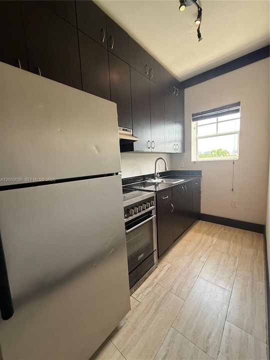 For Rent: $1,500 (1 beds, 1 baths, 650 Square Feet)