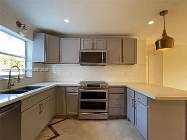 For Rent: $3,900 (3 beds, 2 baths, 1251 Square Feet)