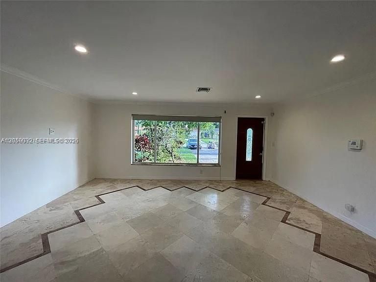 For Rent: $3,900 (3 beds, 2 baths, 1251 Square Feet)