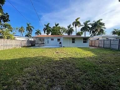 For Rent: $3,900 (3 beds, 2 baths, 1251 Square Feet)