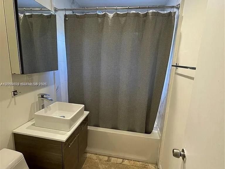 For Rent: $3,900 (3 beds, 2 baths, 1251 Square Feet)