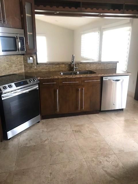 For Rent: $4,800 (3 beds, 3 baths, 2271 Square Feet)