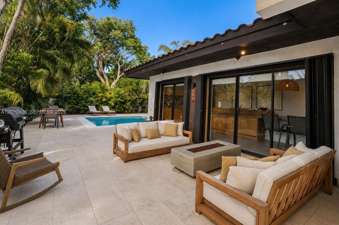 For Sale: $699,000 (3 beds, 2 baths, 1671 Square Feet)