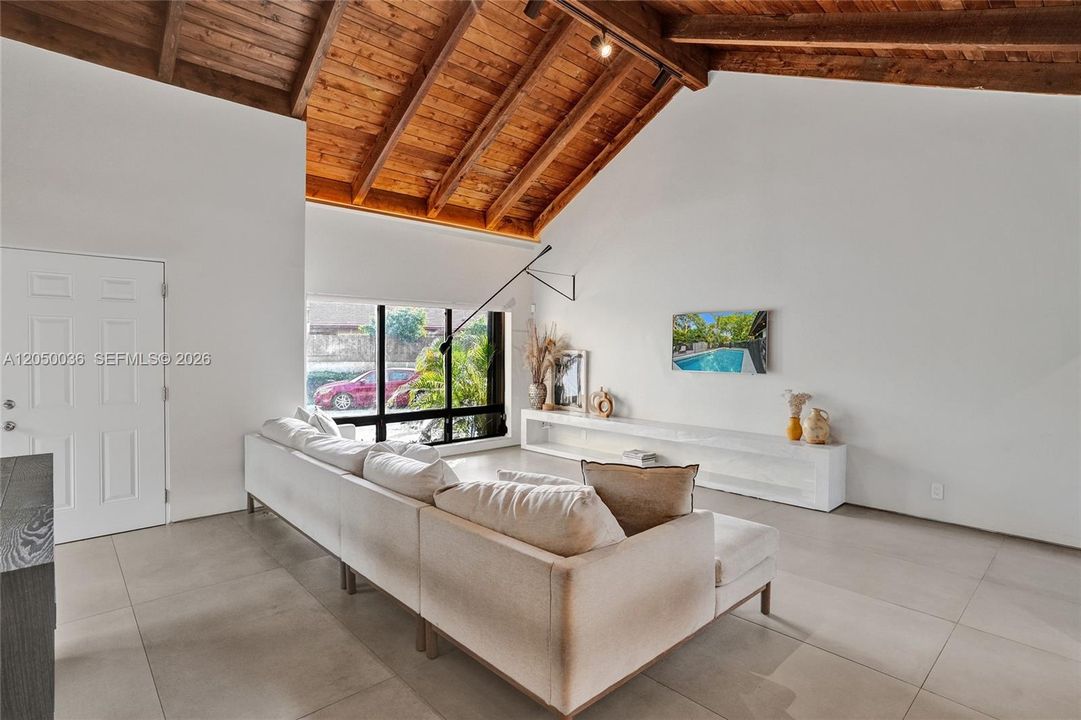 For Sale: $699,000 (3 beds, 2 baths, 1671 Square Feet)