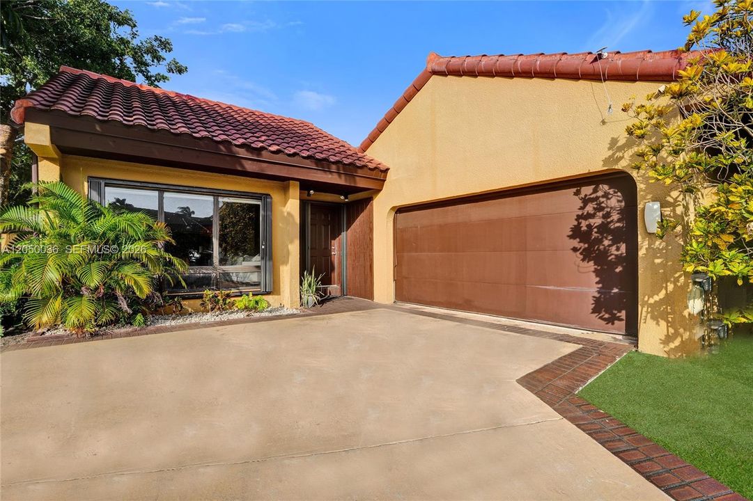 For Sale: $699,000 (3 beds, 2 baths, 1671 Square Feet)