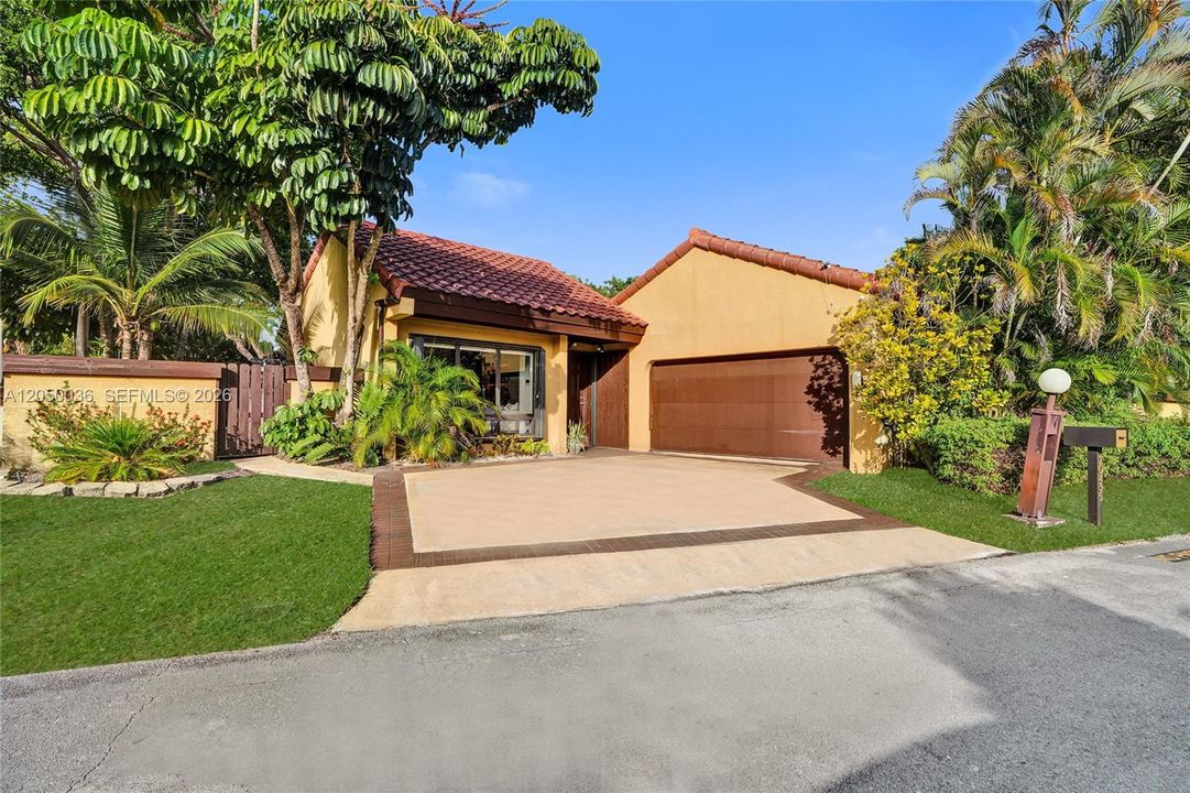 For Sale: $699,000 (3 beds, 2 baths, 1671 Square Feet)