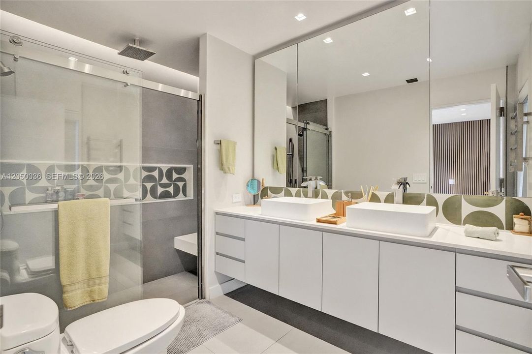 For Sale: $699,000 (3 beds, 2 baths, 1671 Square Feet)