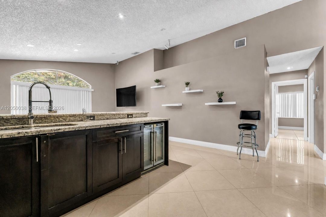 En Venta: $715,000 (3 camas, 2 baños, 1731 Pies cuadrados)