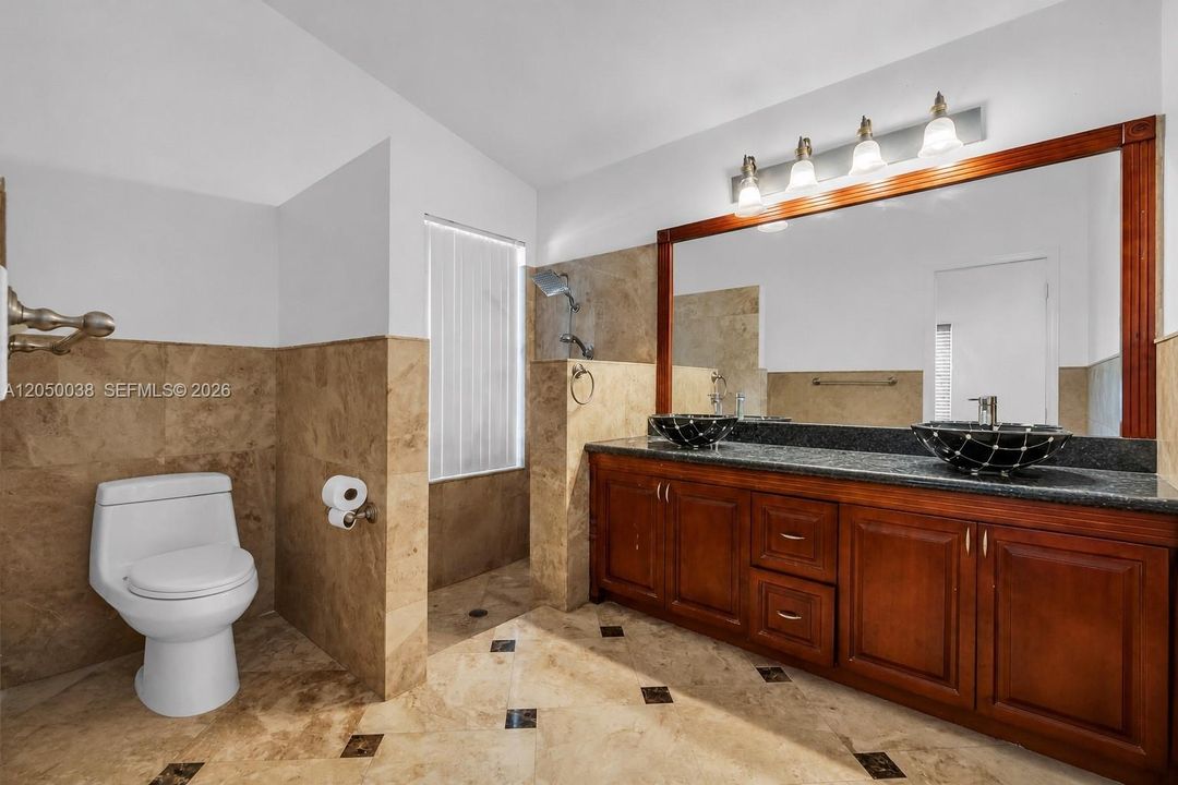 En Venta: $715,000 (3 camas, 2 baños, 1731 Pies cuadrados)