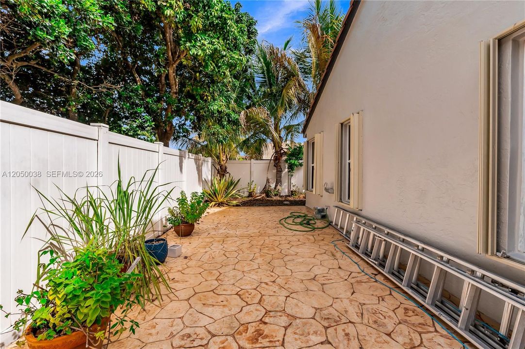 En Venta: $715,000 (3 camas, 2 baños, 1731 Pies cuadrados)