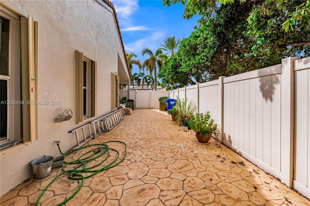 En Venta: $715,000 (3 camas, 2 baños, 1731 Pies cuadrados)