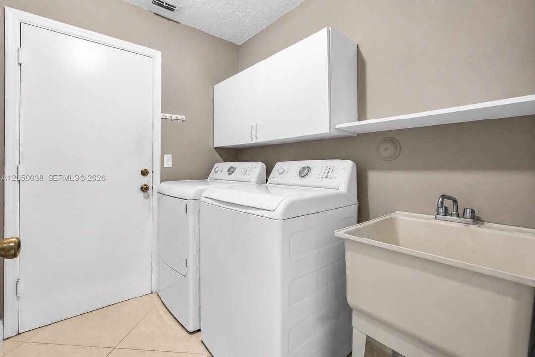 En Venta: $715,000 (3 camas, 2 baños, 1731 Pies cuadrados)