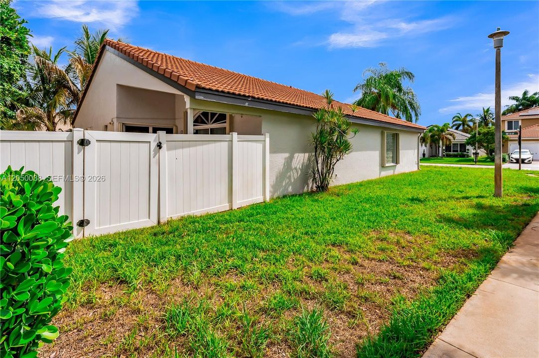 En Venta: $715,000 (3 camas, 2 baños, 1731 Pies cuadrados)