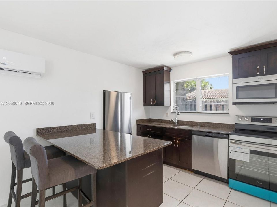 В аренду: $3,000 (2 спален, 2 ванн, 2275 Квадратных фут)