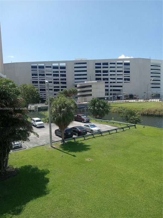 to metrorail, Dadeland Station