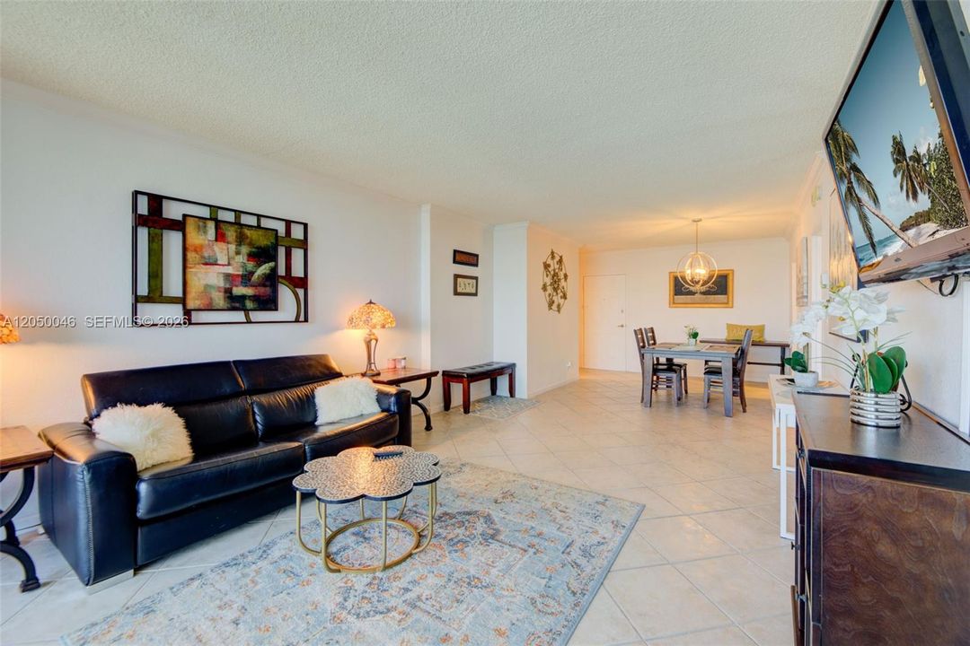 For Rent: $2,650 (1 beds, 1 baths, 835 Square Feet)
