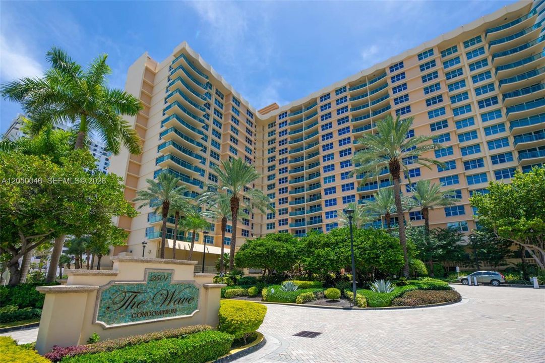 For Rent: $2,650 (1 beds, 1 baths, 835 Square Feet)