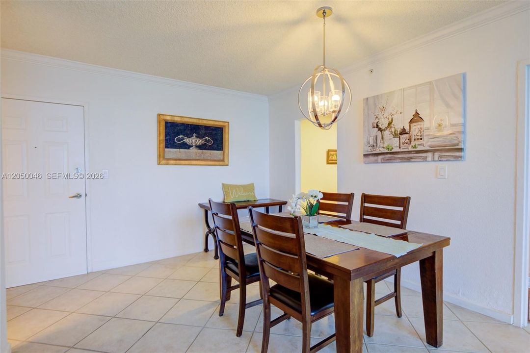For Rent: $2,650 (1 beds, 1 baths, 835 Square Feet)