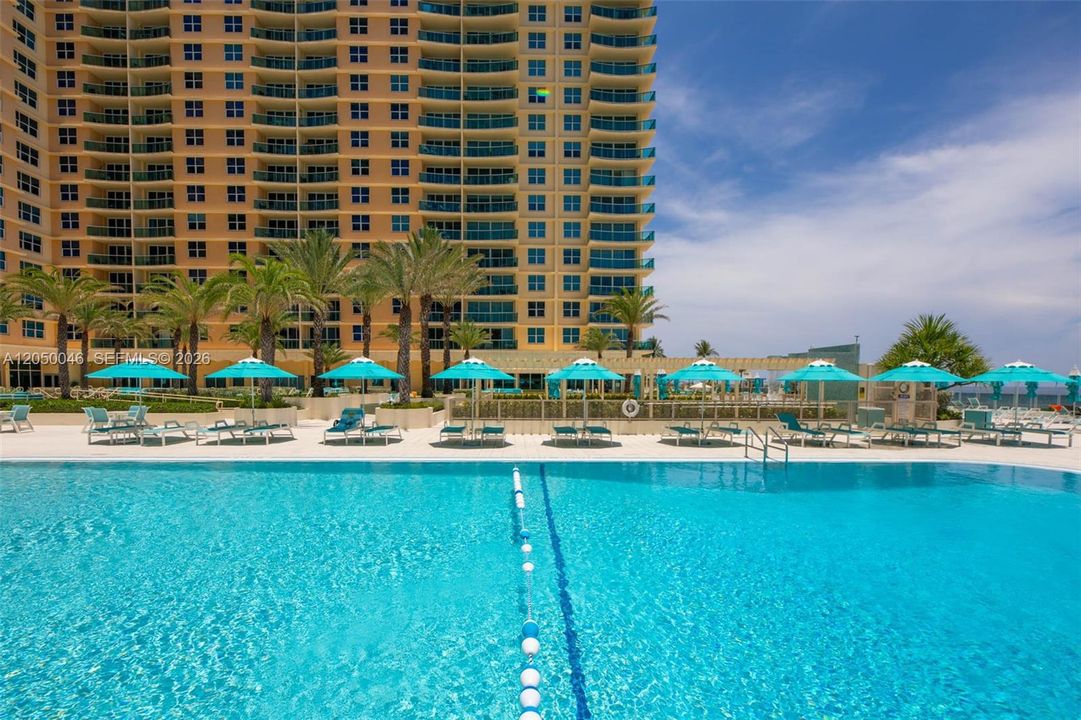 For Rent: $2,650 (1 beds, 1 baths, 835 Square Feet)