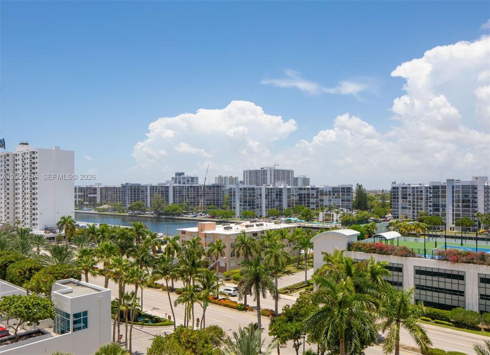 For Rent: $2,650 (1 beds, 1 baths, 835 Square Feet)