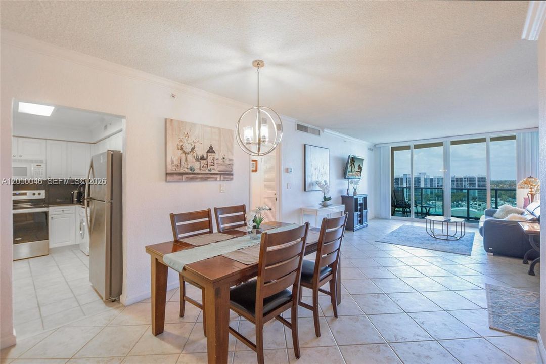 For Rent: $2,650 (1 beds, 1 baths, 835 Square Feet)