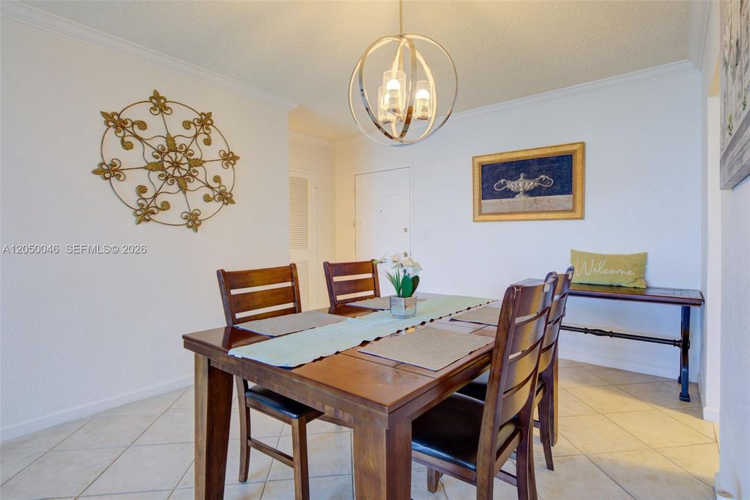 For Rent: $2,650 (1 beds, 1 baths, 835 Square Feet)