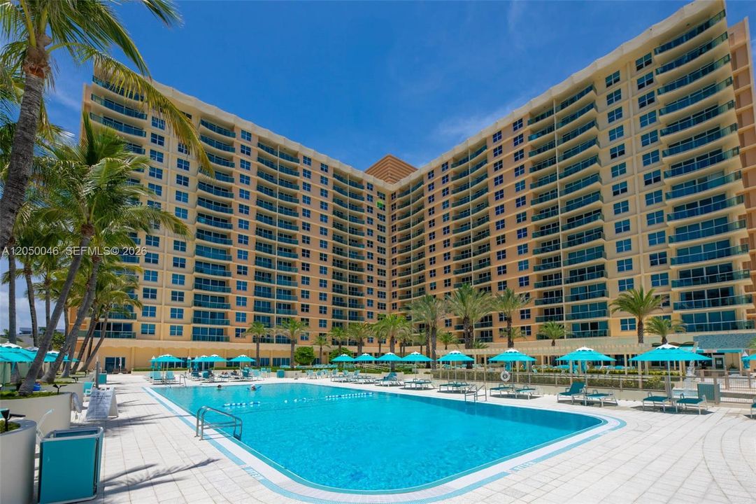 For Rent: $2,650 (1 beds, 1 baths, 835 Square Feet)