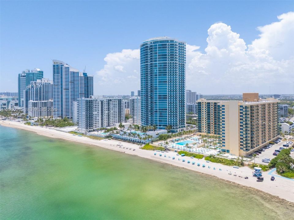 For Rent: $2,650 (1 beds, 1 baths, 835 Square Feet)