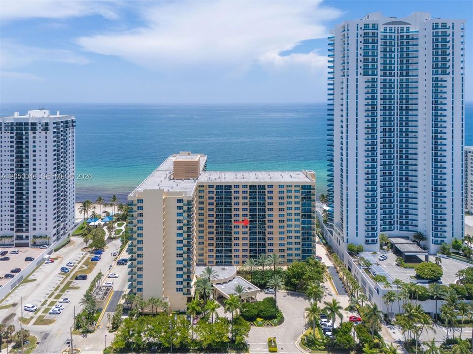 For Rent: $2,650 (1 beds, 1 baths, 835 Square Feet)