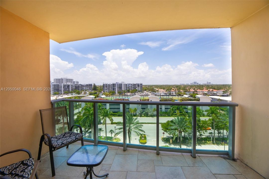 For Rent: $2,650 (1 beds, 1 baths, 835 Square Feet)