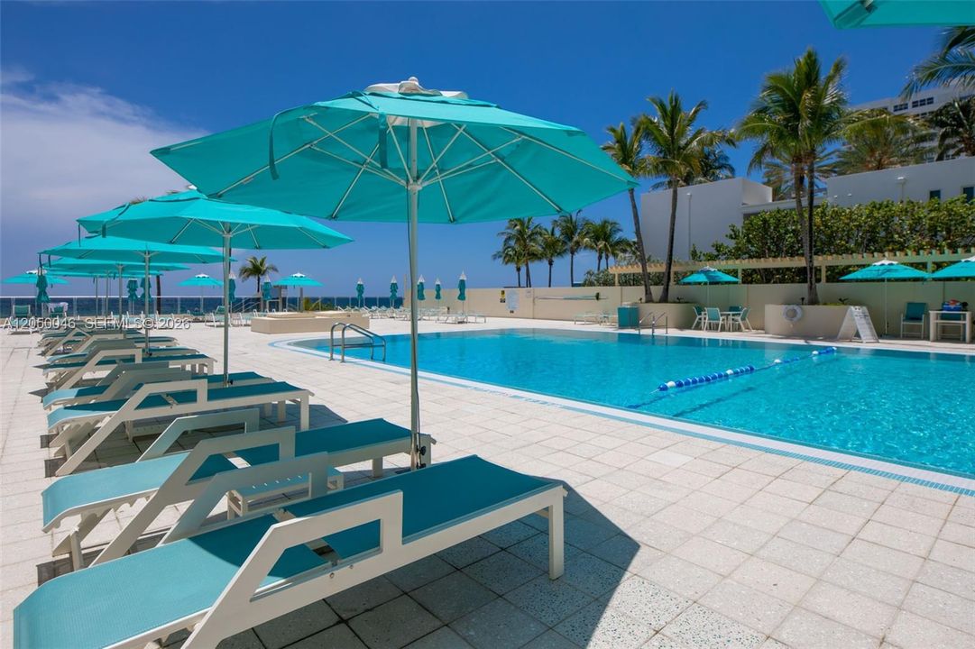 For Rent: $2,650 (1 beds, 1 baths, 835 Square Feet)