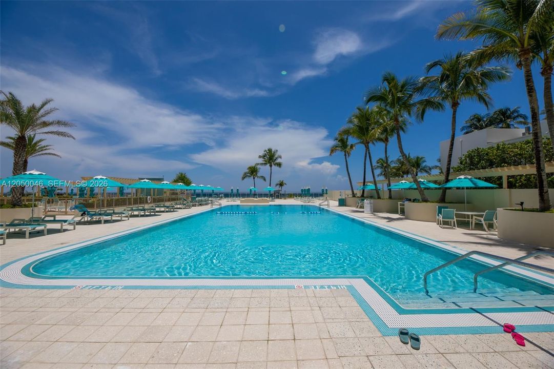For Rent: $2,650 (1 beds, 1 baths, 835 Square Feet)