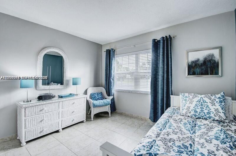 For Rent: $1,900 (2 beds, 2 baths, 940 Square Feet)
