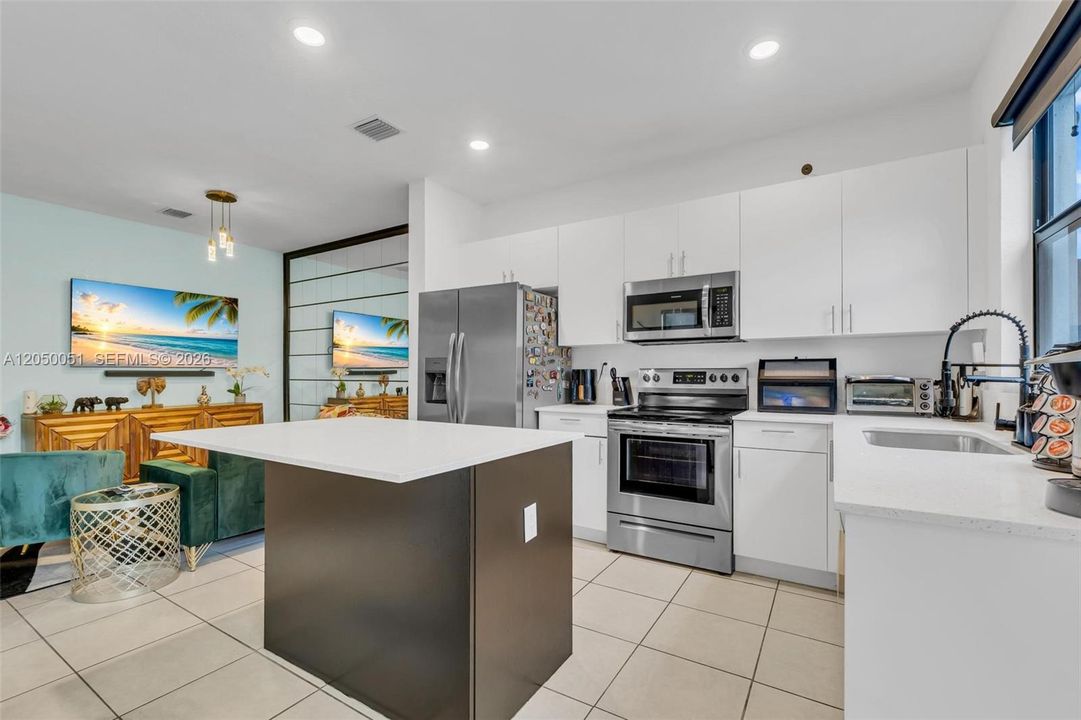 For Sale: $419,490 (3 beds, 3 baths, 1368 Square Feet)