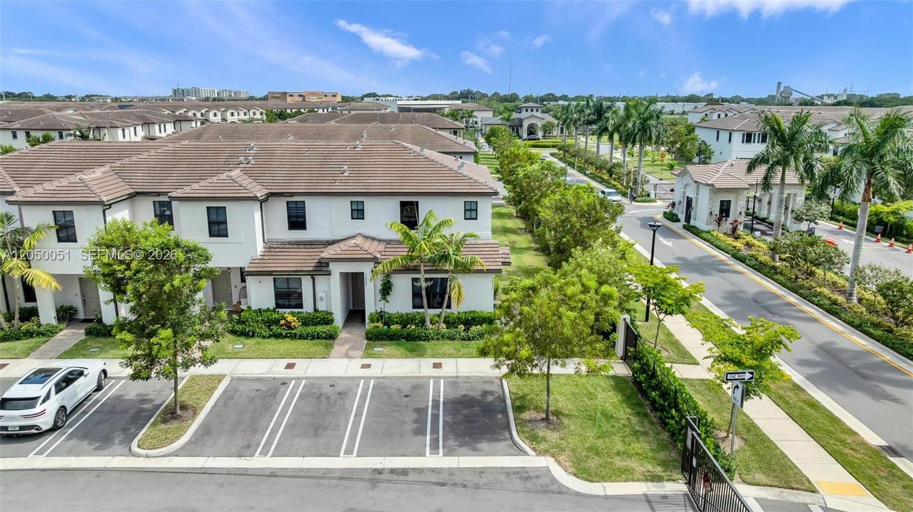 For Sale: $419,490 (3 beds, 3 baths, 1368 Square Feet)