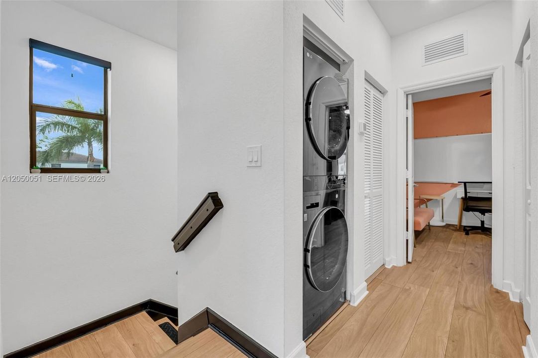 For Sale: $419,490 (3 beds, 3 baths, 1368 Square Feet)