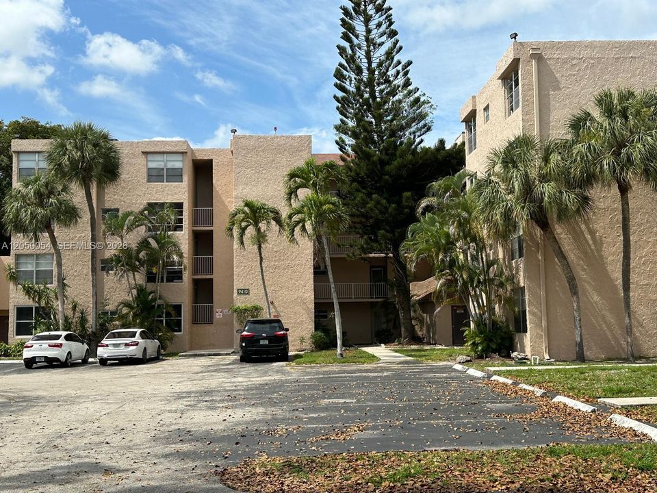 For Rent: $2,100 (2 beds, 2 baths, 960 Square Feet)