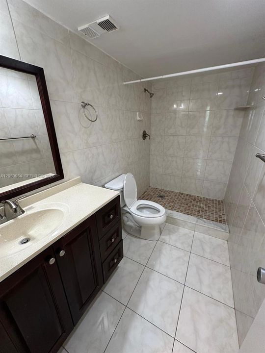 For Rent: $2,100 (2 beds, 2 baths, 960 Square Feet)